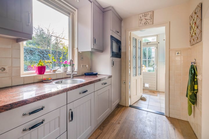 Photo 21 of Van der Waalsstraat 21