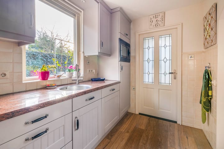 Photo 22 of Van der Waalsstraat 21