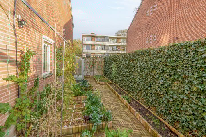 Photo 24 of Van der Waalsstraat 21