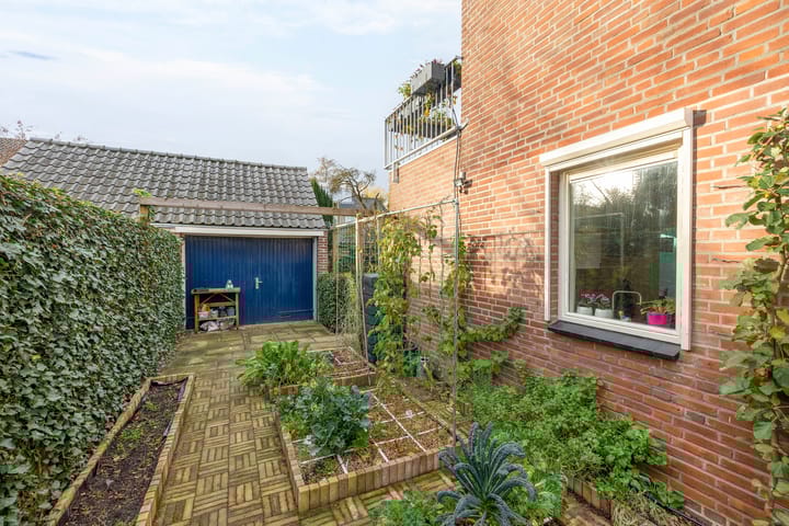 Photo 25 of Van der Waalsstraat 21