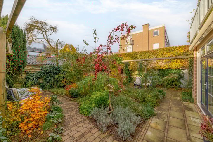 Photo 28 of Van der Waalsstraat 21