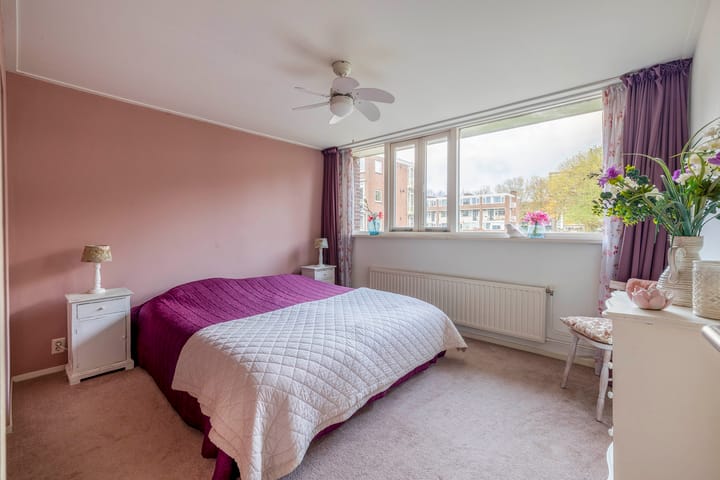 Photo 36 of Van der Waalsstraat 21