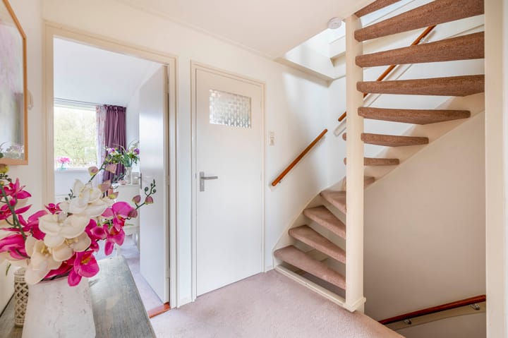 Photo 40 of Van der Waalsstraat 21