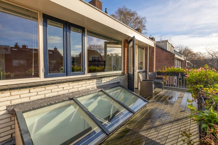 Photo 48 of Van der Waalsstraat 21