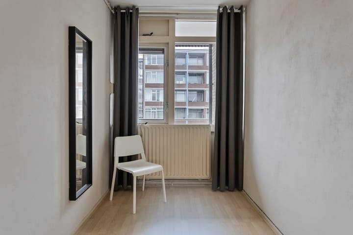 Foto 36 van Plutolaan 76