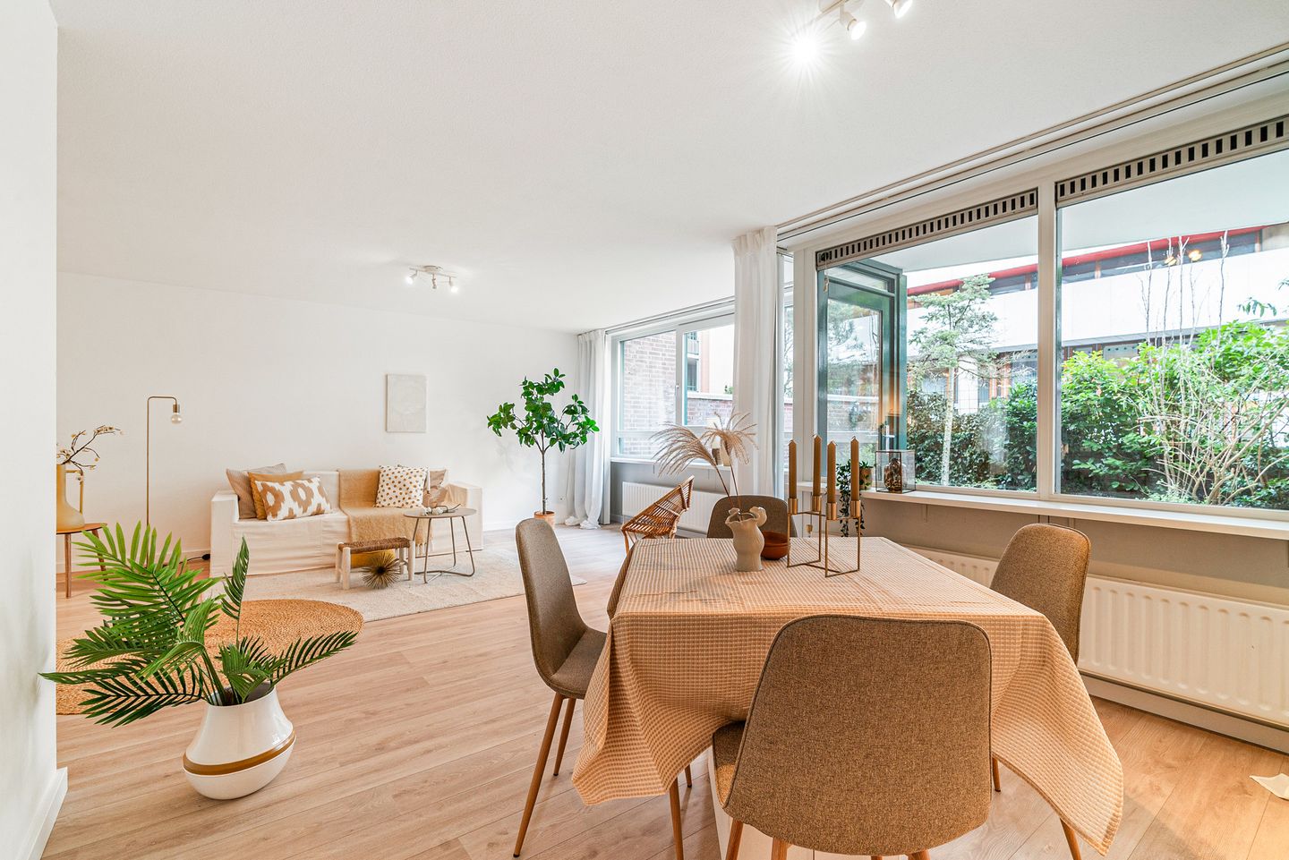 Photo 20 of Adelheidstraat 125