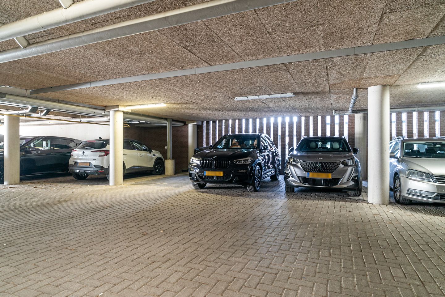 Photo 35 of Adelheidstraat 125