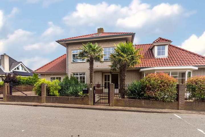 Foto 2 van De Rhijenhof 23