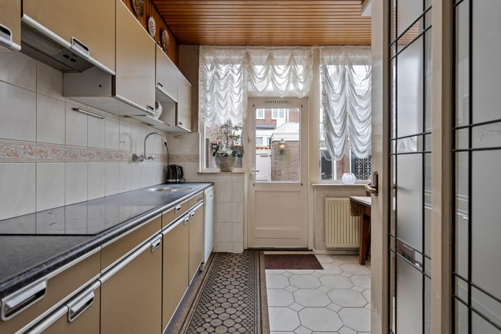 Photo 12 of Pastoor van der Weidenstraat 18