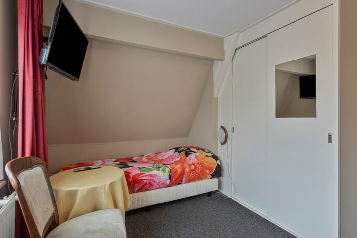 Photo 20 of Pastoor van der Weidenstraat 18