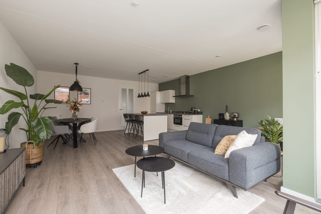 Photo 1 of Anne Frankhove 98