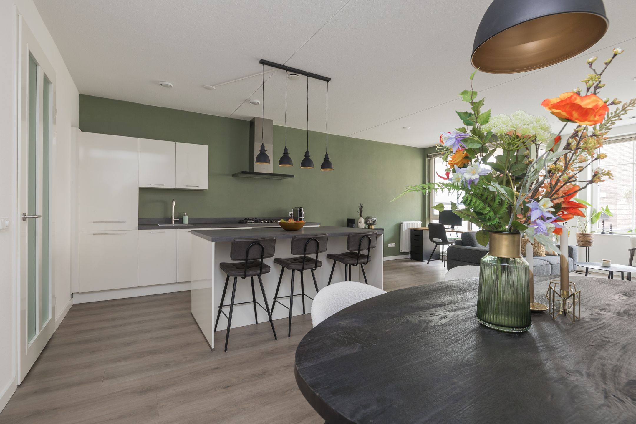 Photo 6 of Anne Frankhove 98