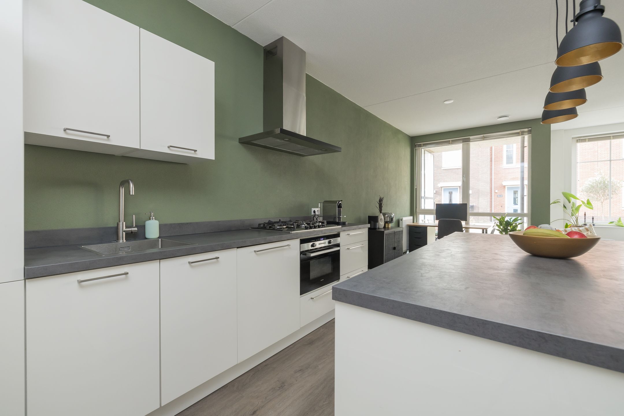 Photo 9 of Anne Frankhove 98