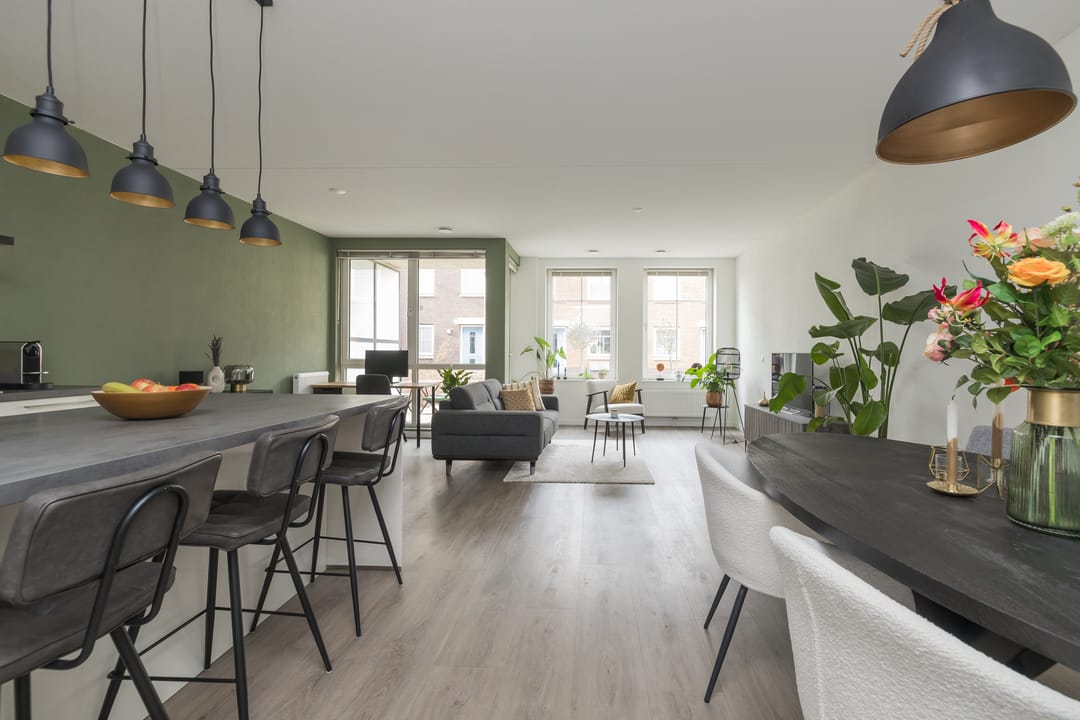 Photo 8 of Anne Frankhove 98