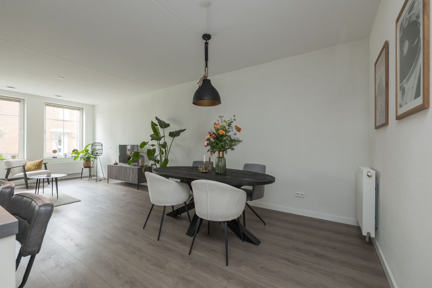 Photo 14 of Anne Frankhove 98