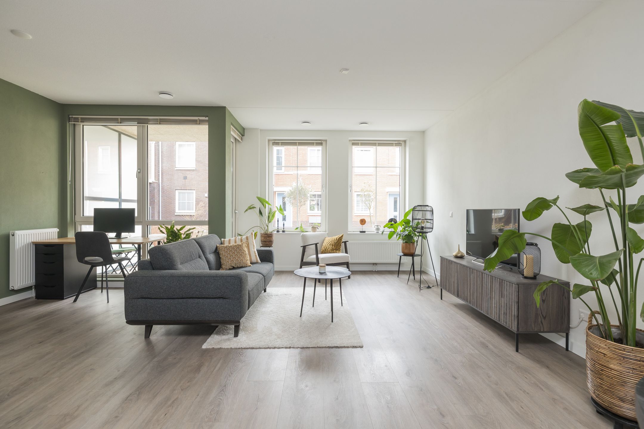 Photo 15 of Anne Frankhove 98