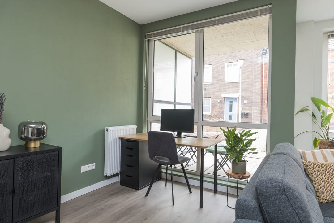 Photo 17 of Anne Frankhove 98