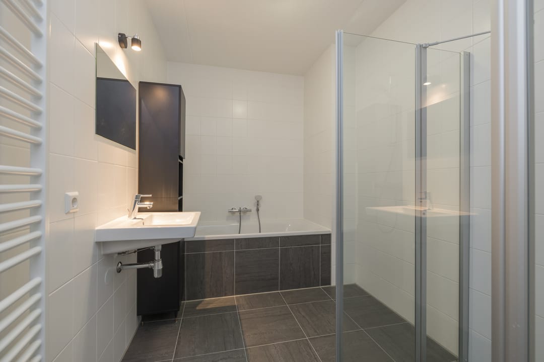 Photo 23 of Anne Frankhove 98