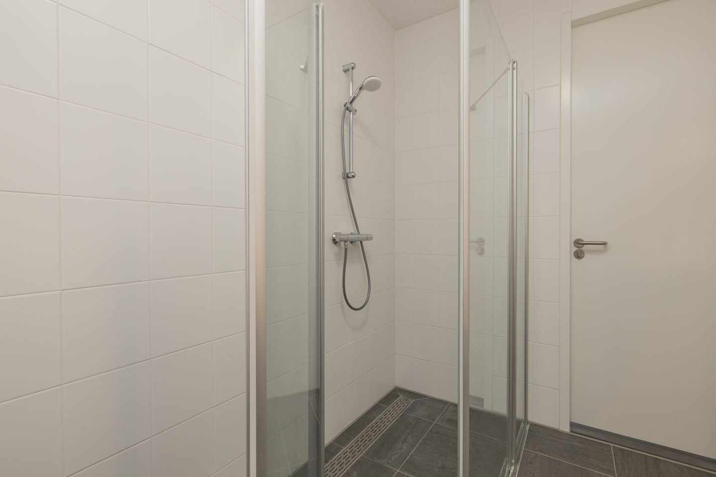 Photo 25 of Anne Frankhove 98