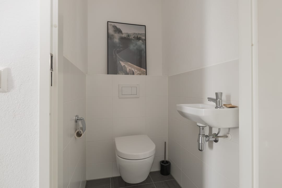 Photo 28 of Anne Frankhove 98