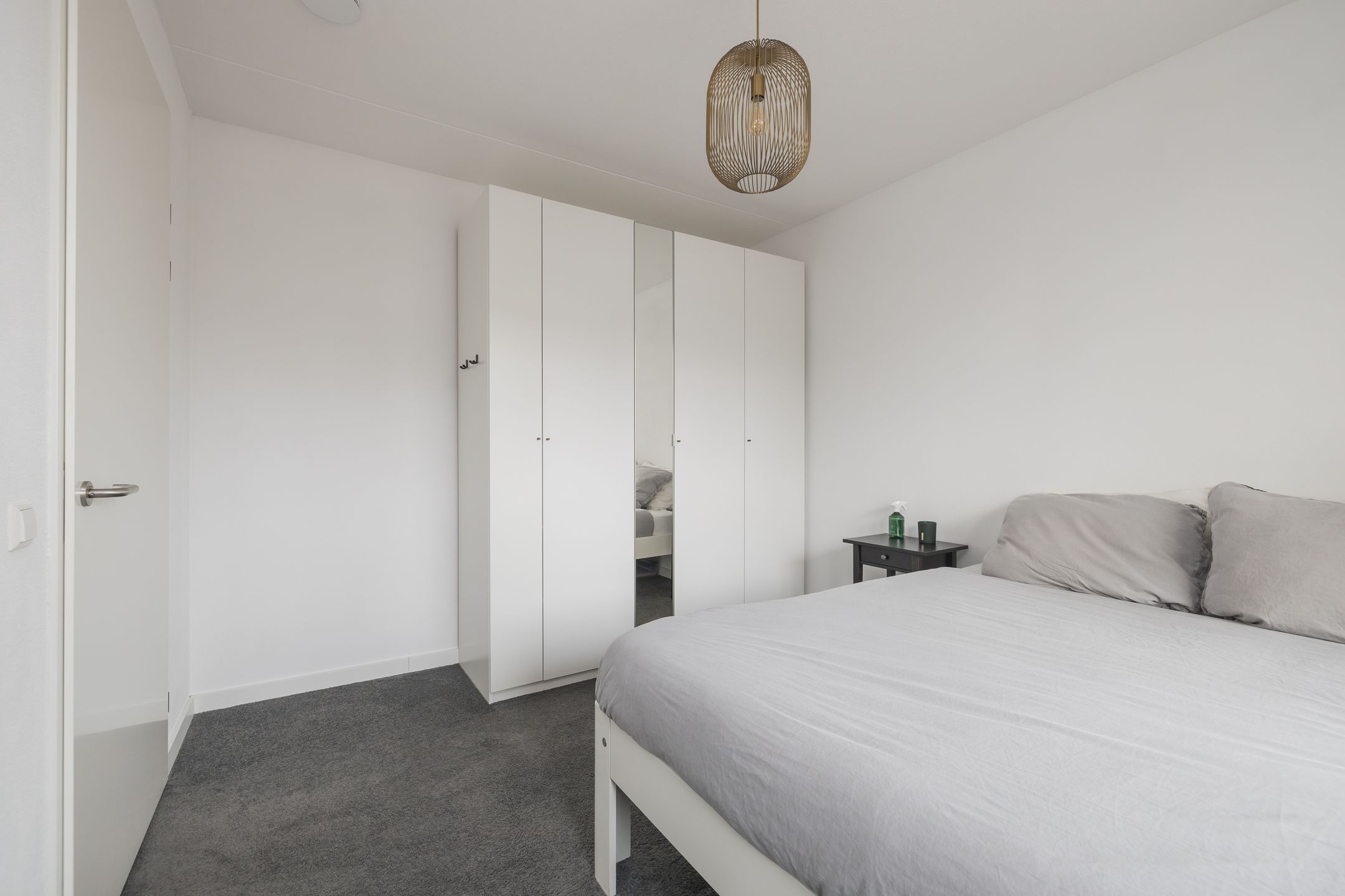 Photo 33 of Anne Frankhove 98