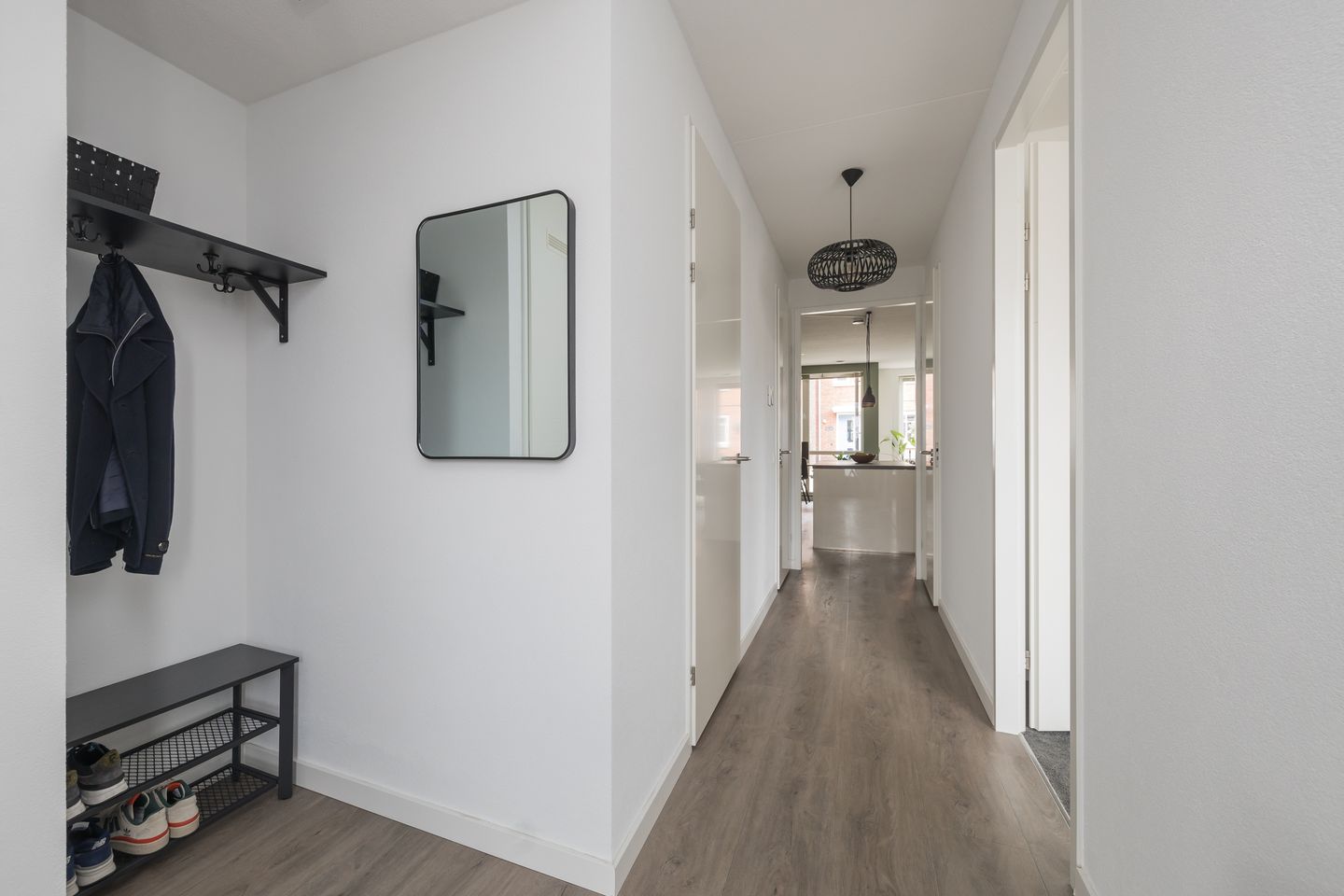 Photo 35 of Anne Frankhove 98