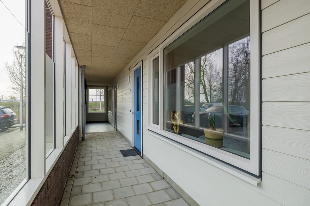 Photo 38 of Anne Frankhove 98