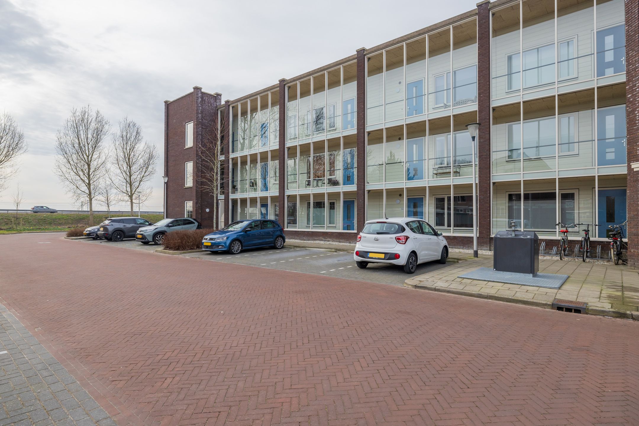 Photo 42 of Anne Frankhove 98