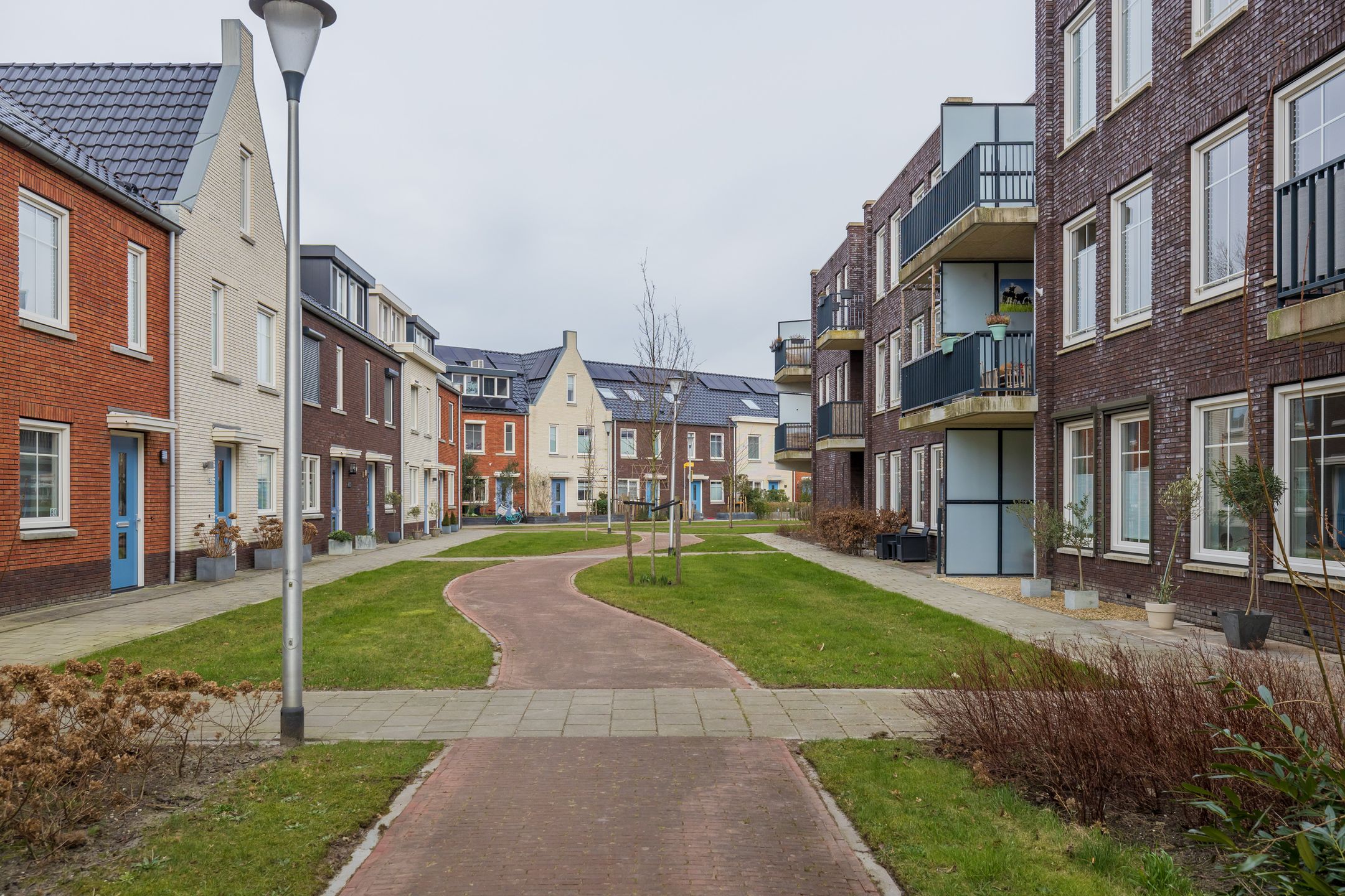 Photo 45 of Anne Frankhove 98