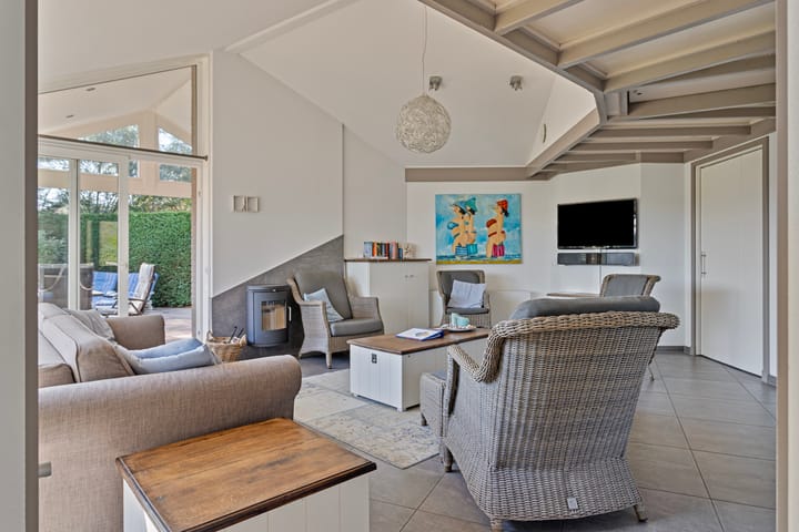 Photo 12 of Branding 43