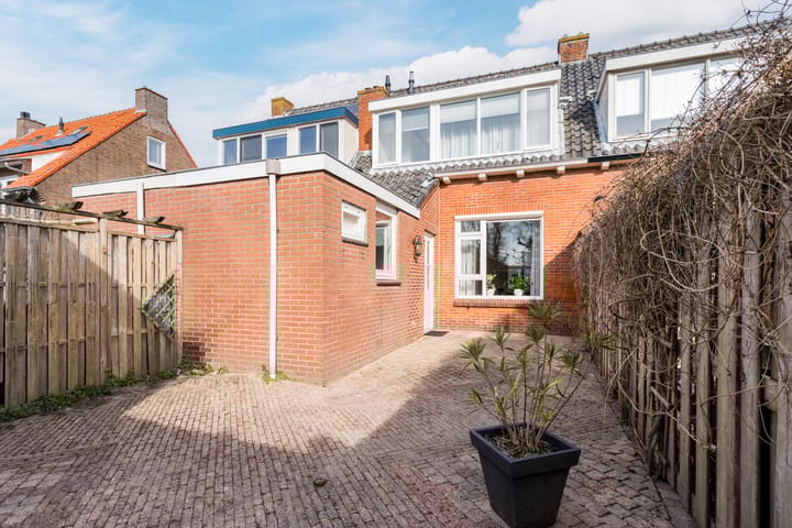 Photo 26 of Mgr. Broerestraat 4