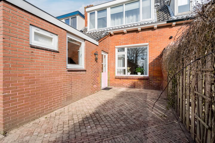 Photo 28 of Mgr. Broerestraat 4