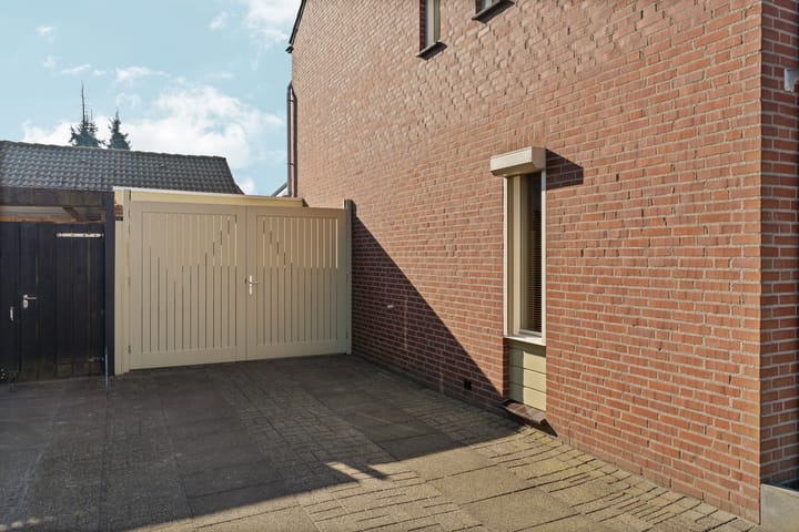 Photo 38 of Eekhoornstraat 4