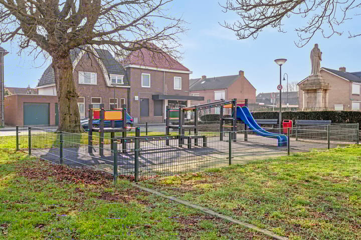 Photo 37 of St. Crispijnstraat 77