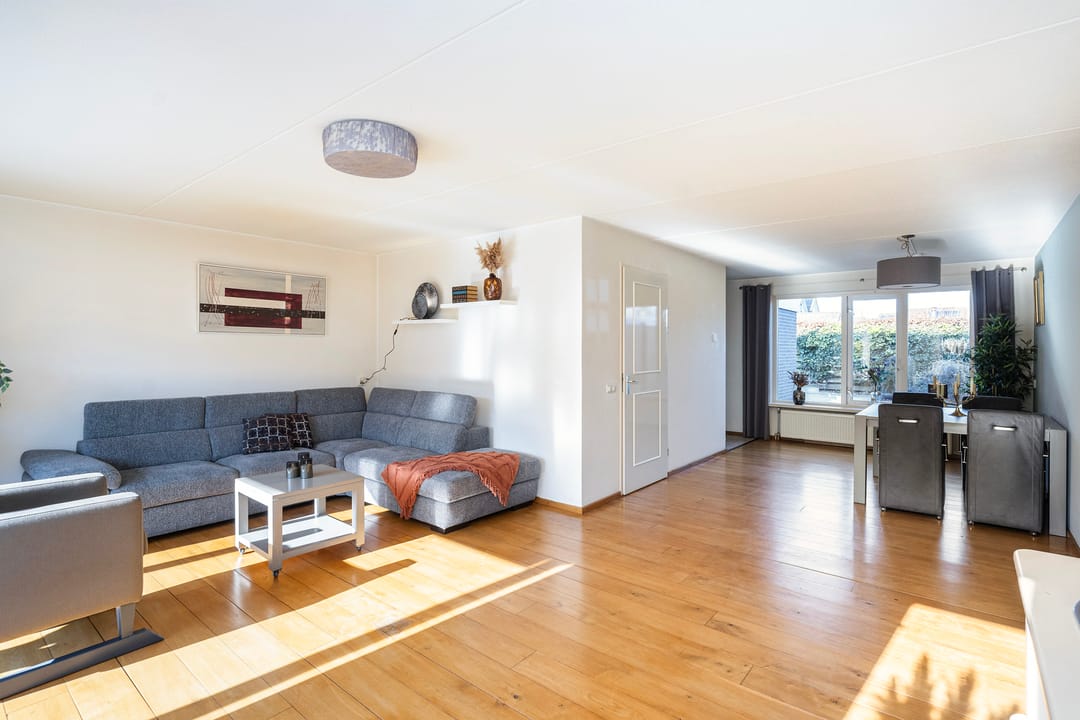 Photo 2 of Wicherserf 16