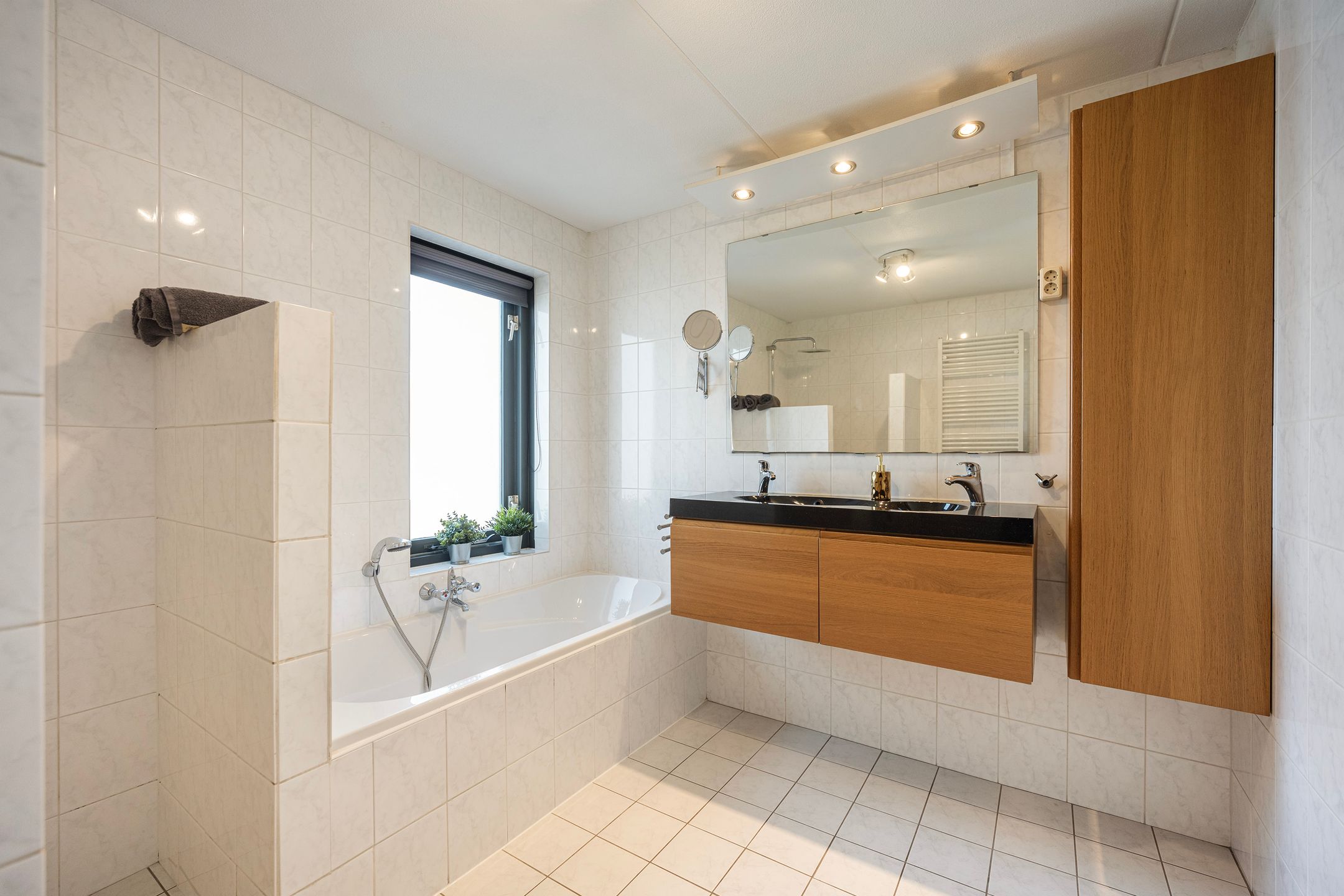 Photo 3 of Wicherserf 16