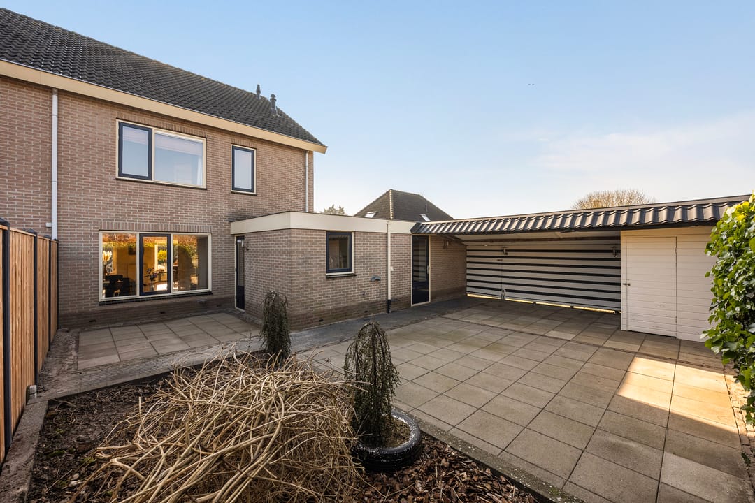 Photo 28 of Wicherserf 16