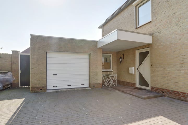 Foto 2 van Burgemeester C Koertstraat 1