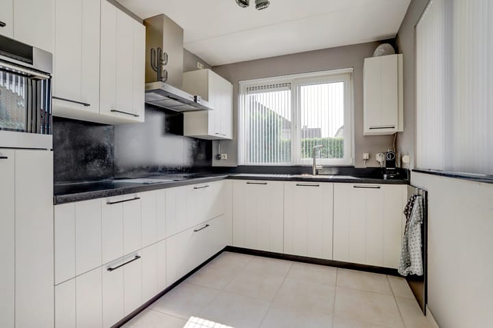 Foto 20 van Burgemeester C Koertstraat 1