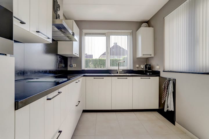 Foto 21 van Burgemeester C Koertstraat 1