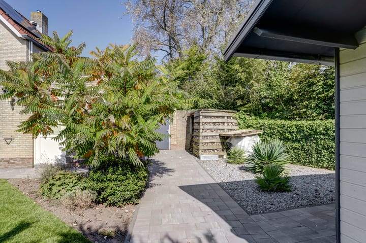 Foto 39 van Burgemeester C Koertstraat 1