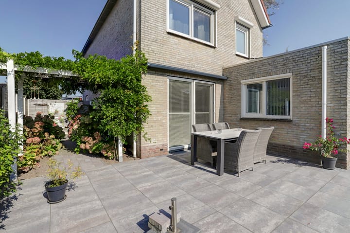 Foto 42 van Burgemeester C Koertstraat 1