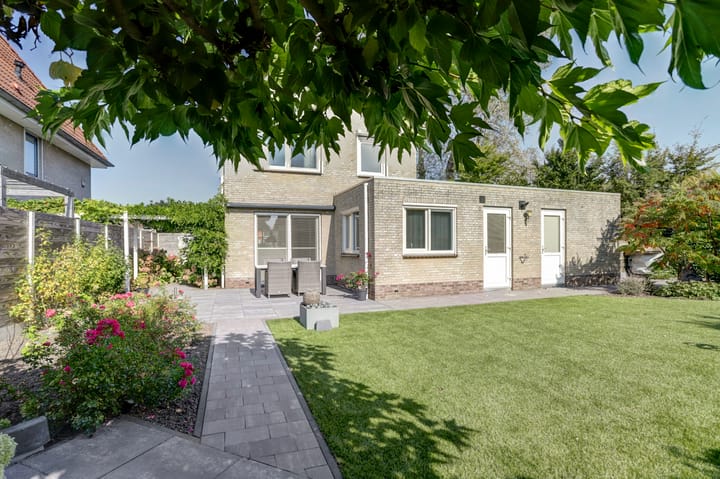 Foto 44 van Burgemeester C Koertstraat 1