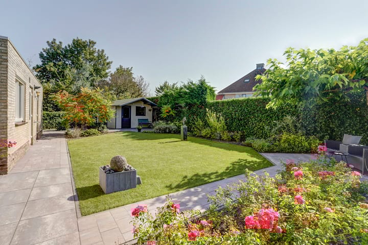 Foto 45 van Burgemeester C Koertstraat 1