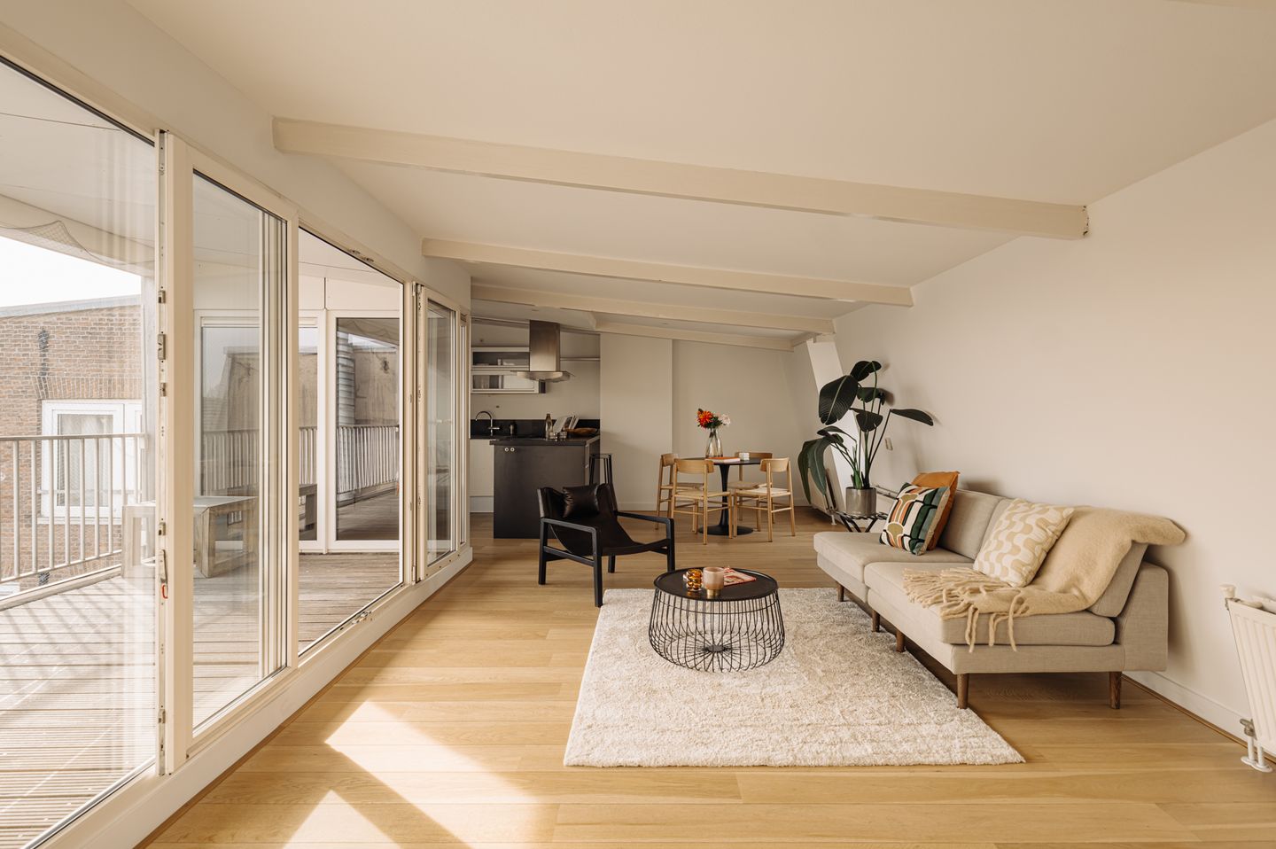 Foto 1 van Albert Cuypstraat 238-C