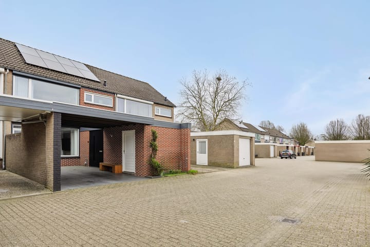 Photo 36 of Staringstraat 39