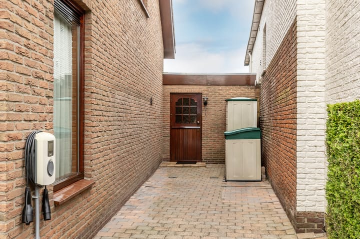 Photo 43 of Reewal 4