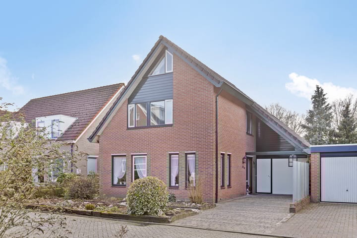 Foto 1 van Herman van Velzenstraat 10