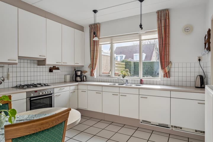 Foto 12 van Herman van Velzenstraat 10