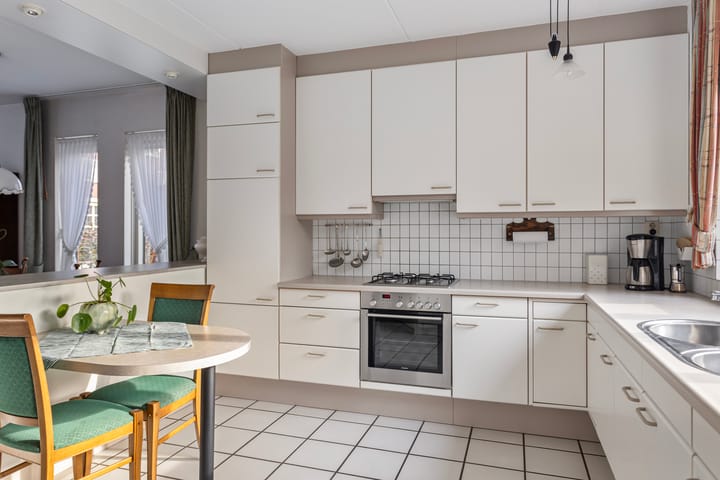 Foto 13 van Herman van Velzenstraat 10